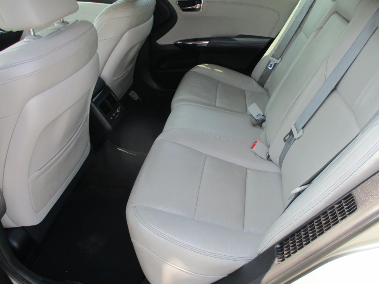 Toyota Avalon Hybrid 4dr Sdn XLE Premium (Natl) 2013