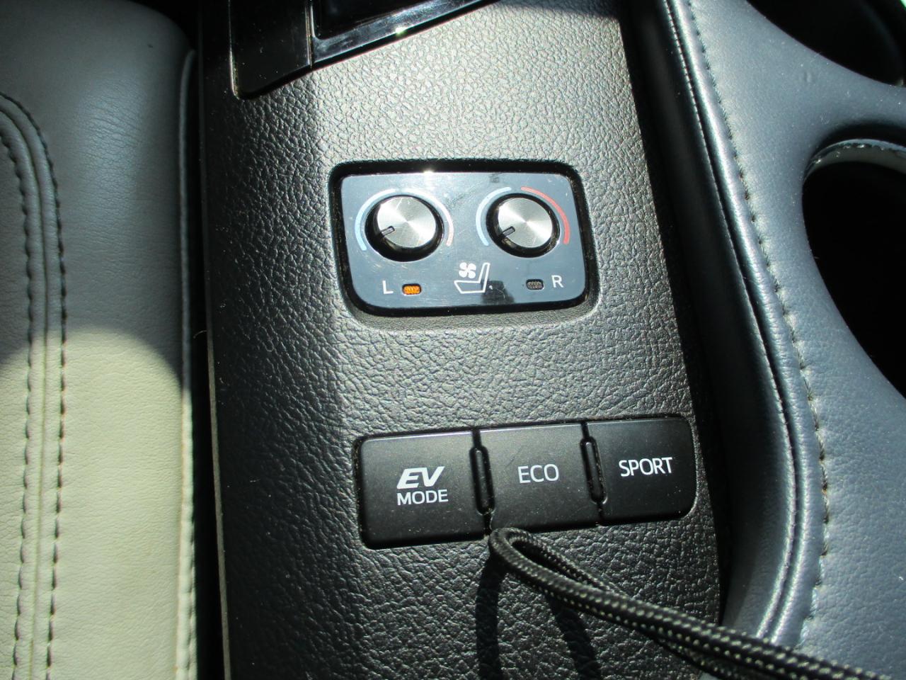 Toyota Avalon Hybrid 4dr Sdn XLE Premium (Natl) 2013