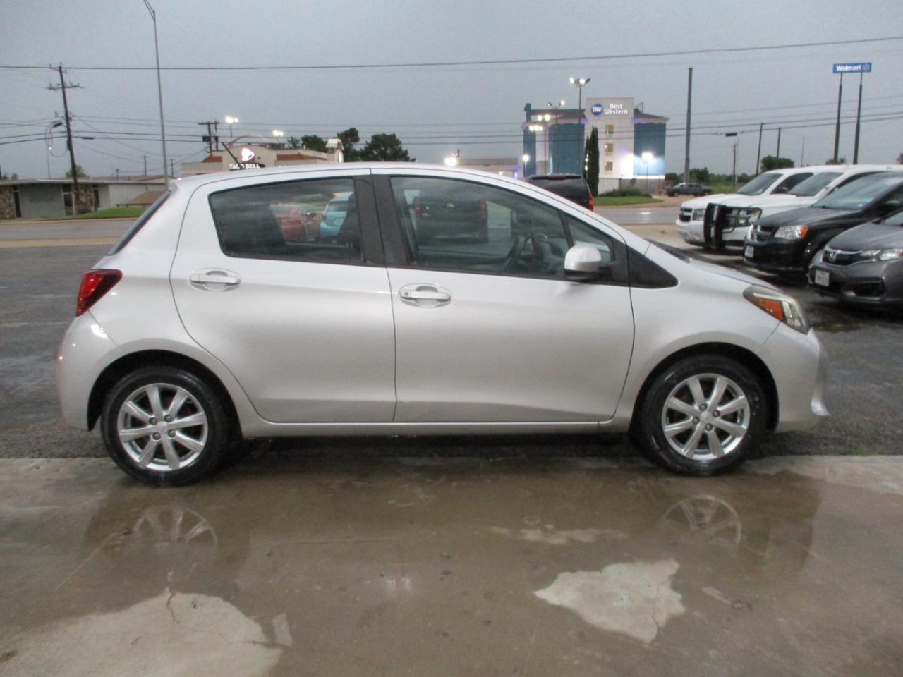 Toyota Yaris 5dr Liftback Auto LE (Natl) 2015