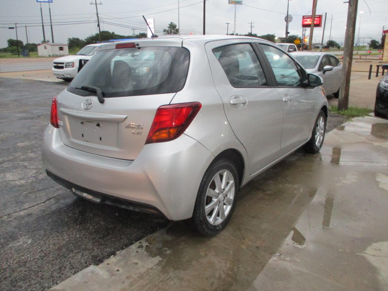Toyota Yaris 5dr Liftback Auto LE (Natl) 2015