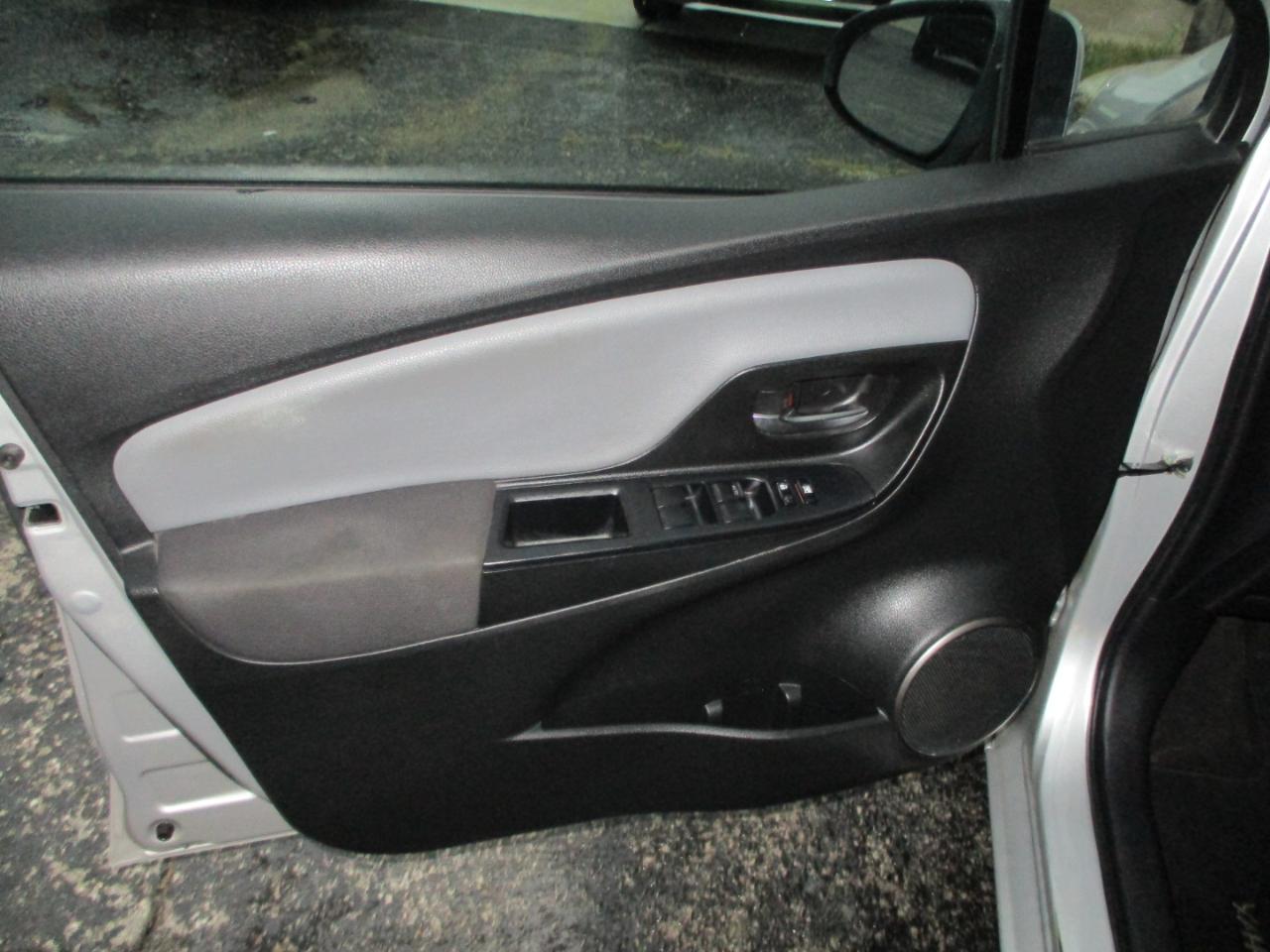 Toyota Yaris 5dr Liftback Auto LE (Natl) 2015