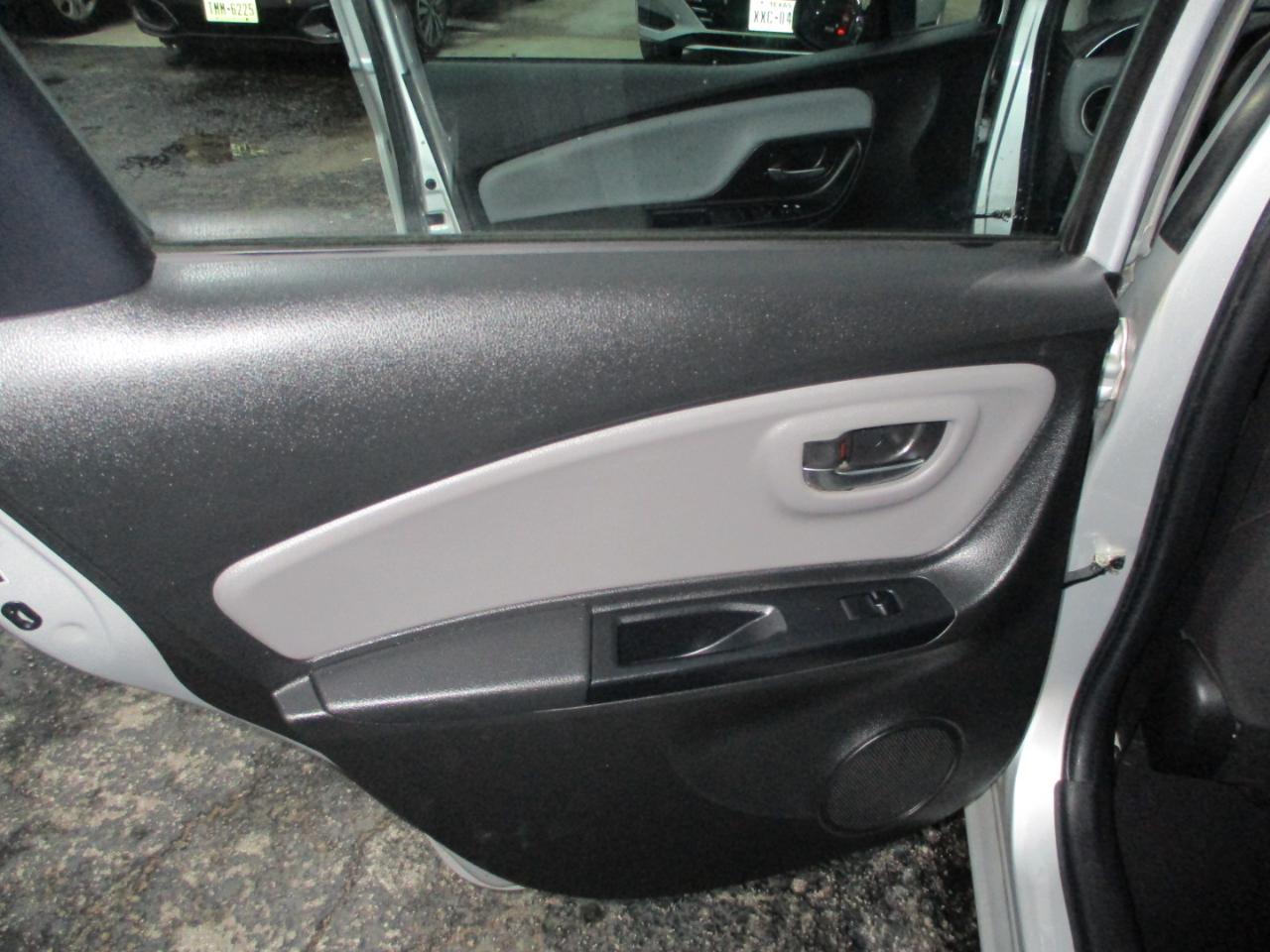 Toyota Yaris 5dr Liftback Auto LE (Natl) 2015