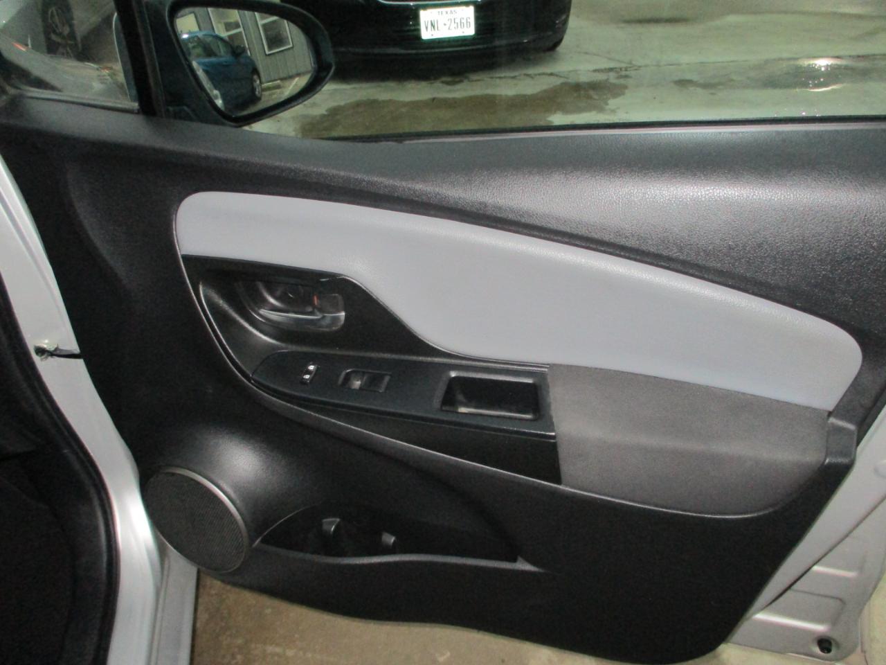 Toyota Yaris 5dr Liftback Auto LE (Natl) 2015