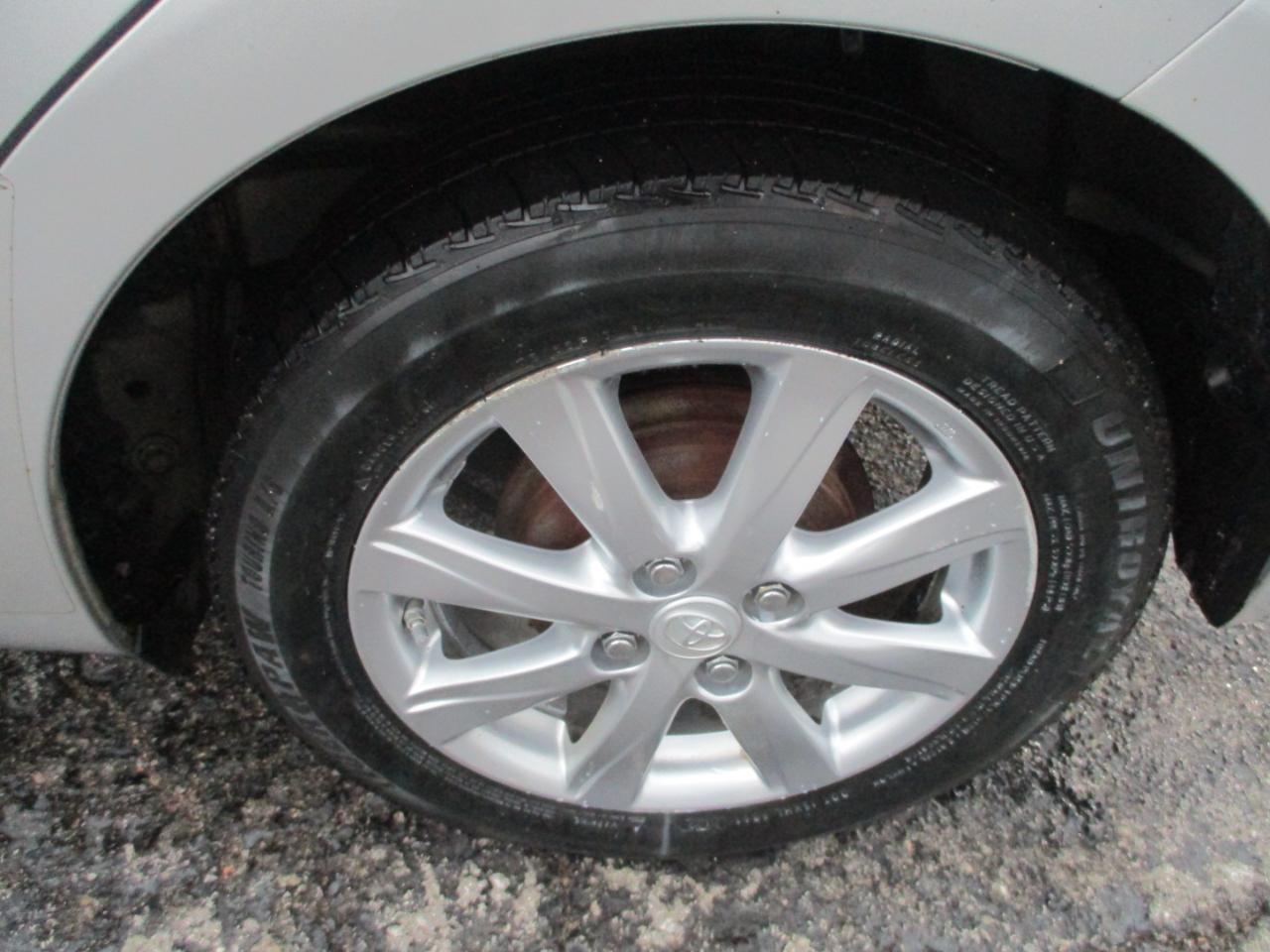Toyota Yaris 5dr Liftback Auto LE (Natl) 2015