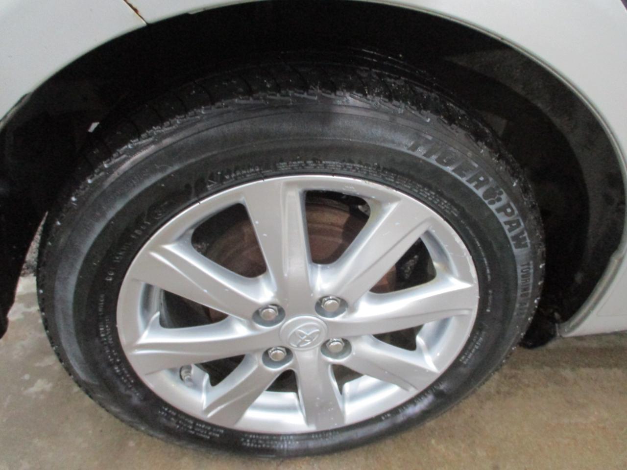Toyota Yaris 5dr Liftback Auto LE (Natl) 2015