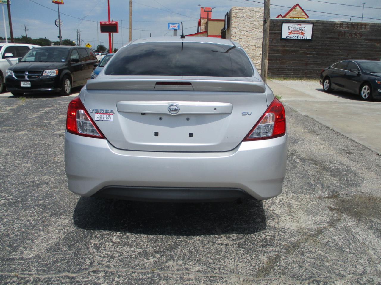 Nissan Versa Sedan  2019