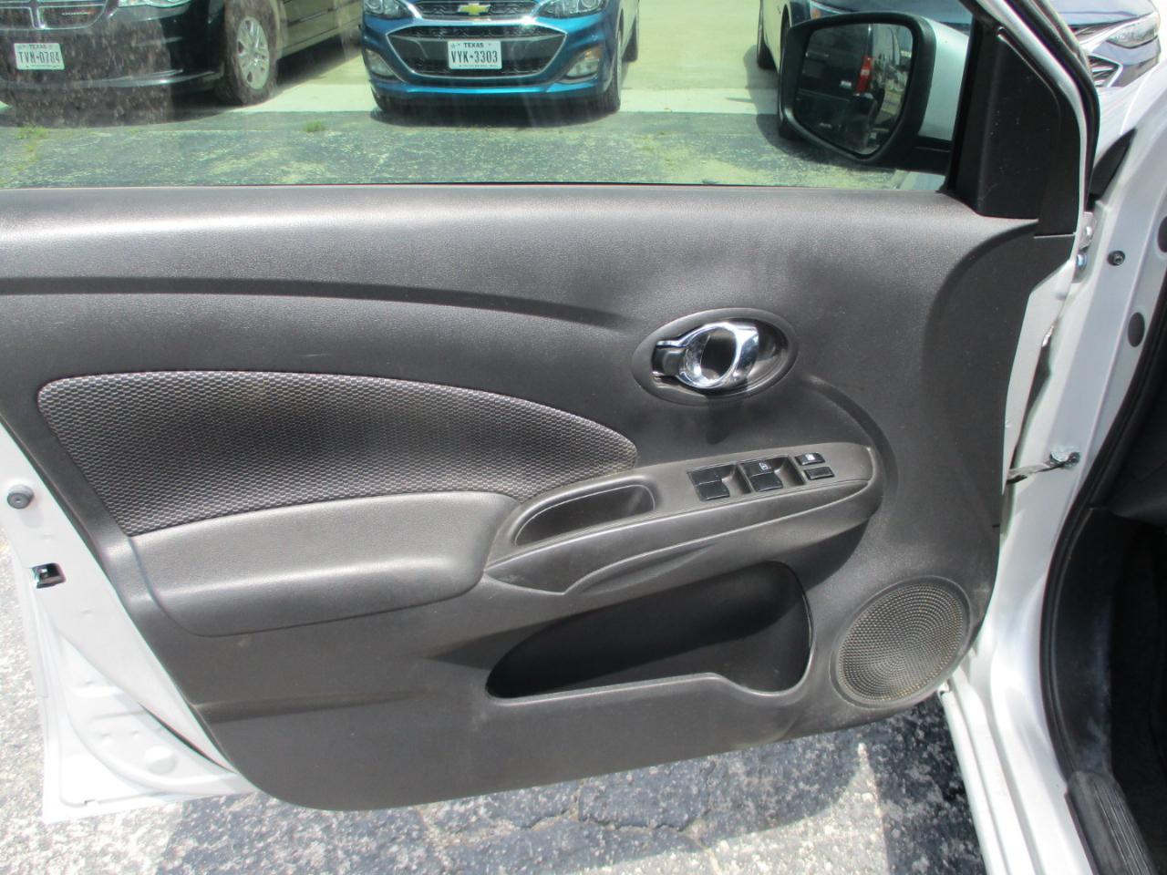 Nissan Versa Sedan  2019