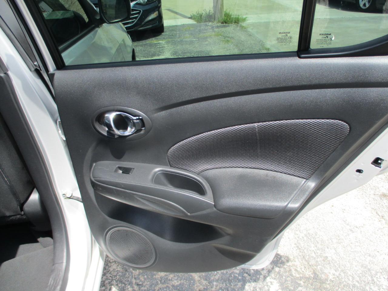 Nissan Versa Sedan  2019