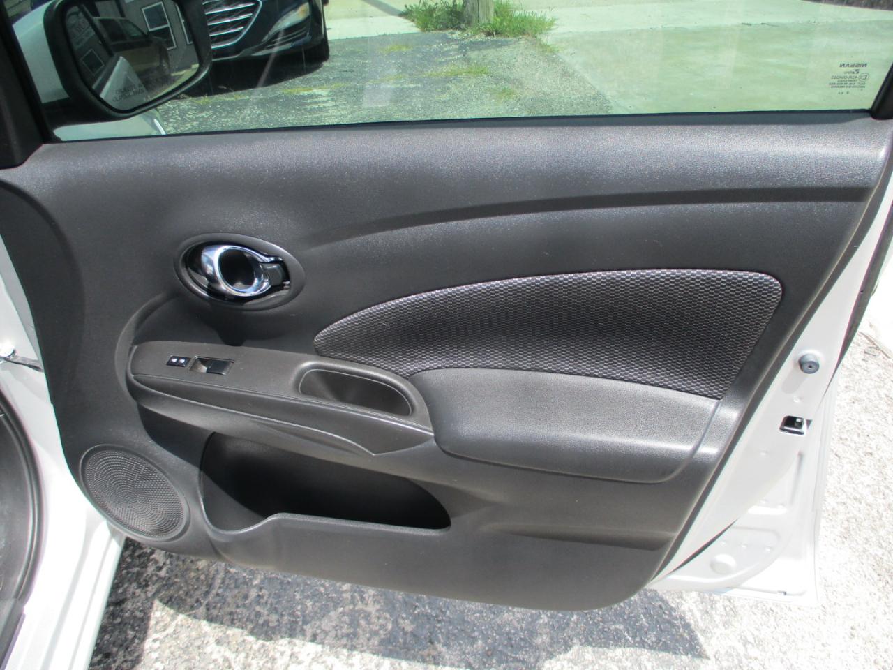 Nissan Versa Sedan  2019