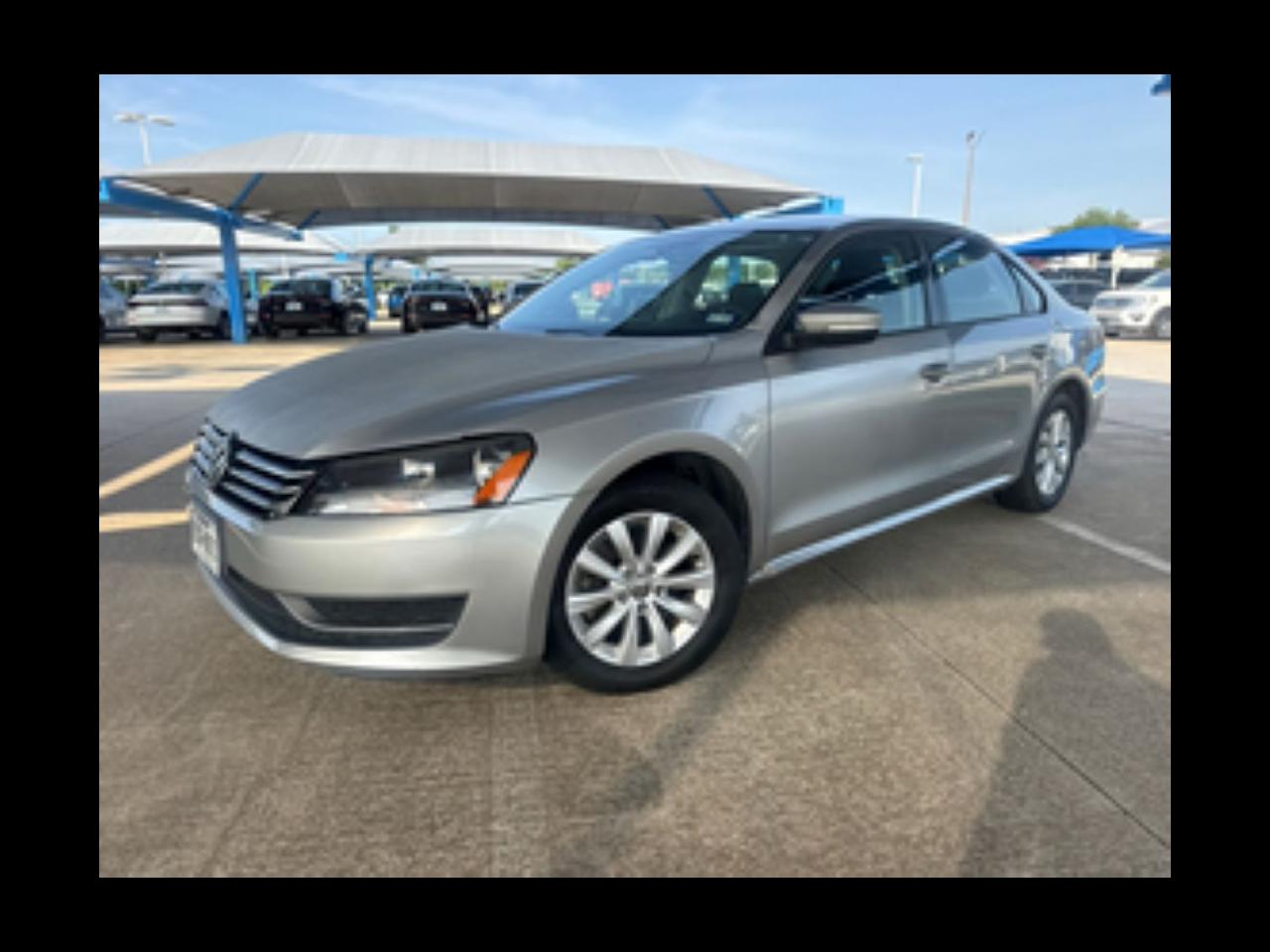 Volkswagen Passat 4dr Sdn 2.5L Auto Wolfsburg Edition PZEV 2013