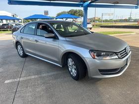 Volkswagen Passat 4dr Sdn 2.5L Auto Wolfsburg Edition PZEV 2013