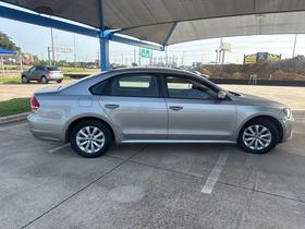 Volkswagen Passat 4dr Sdn 2.5L Auto Wolfsburg Edition PZEV 2013