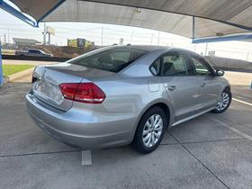 Volkswagen Passat 4dr Sdn 2.5L Auto Wolfsburg Edition PZEV 2013