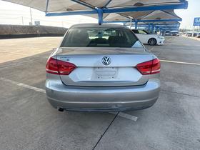 Volkswagen Passat 4dr Sdn 2.5L Auto Wolfsburg Edition PZEV 2013