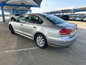 Volkswagen Passat 4dr Sdn 2.5L Auto Wolfsburg Edition PZEV 2013
