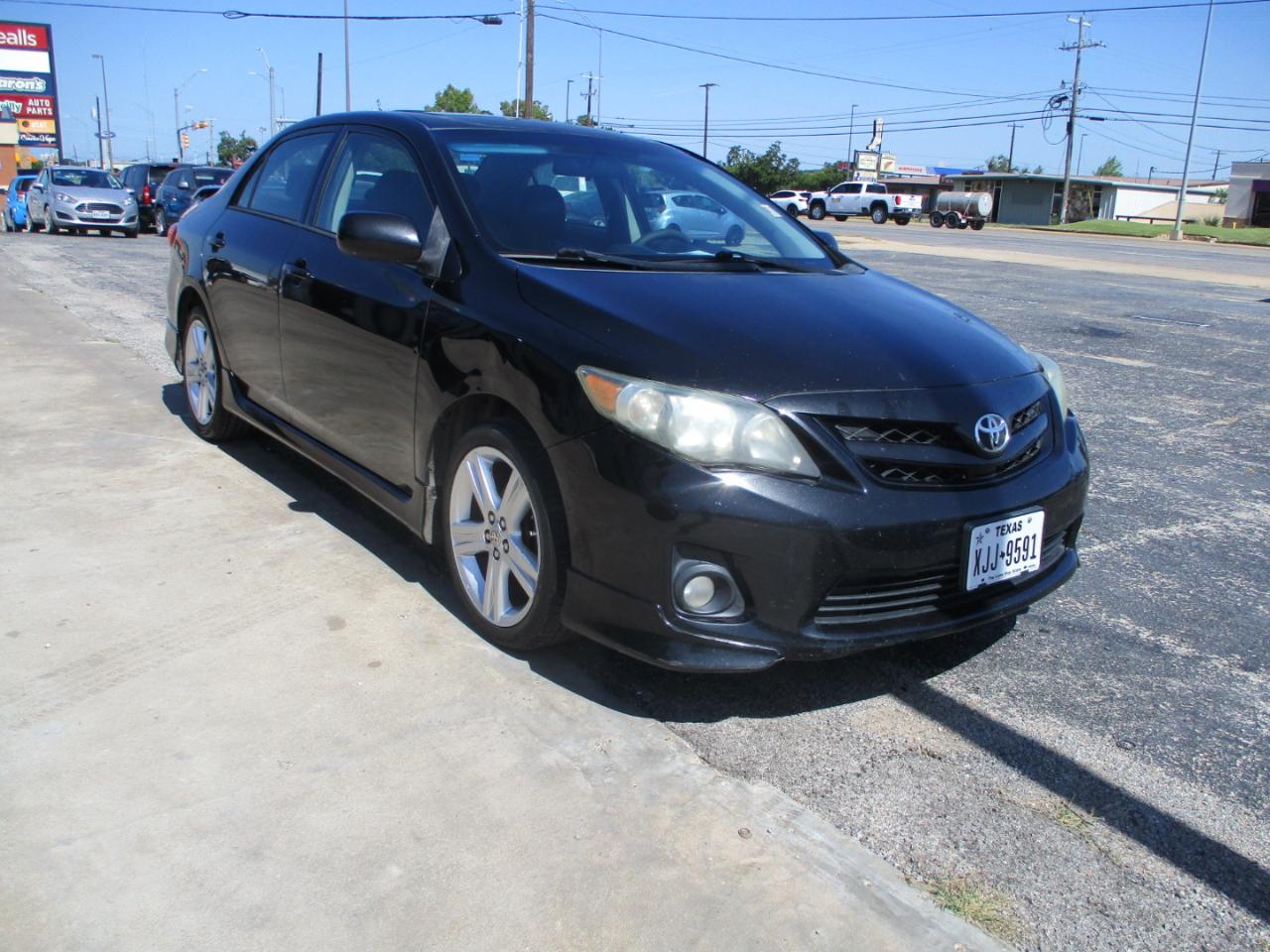 Toyota Corolla 4dr Sdn Auto LE Special Edition (Natl) 2013