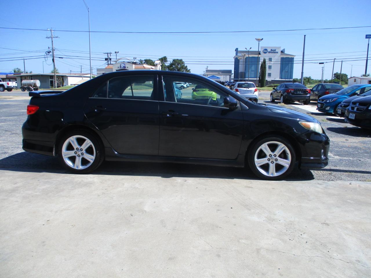 Toyota Corolla 4dr Sdn Auto LE Special Edition (Natl) 2013
