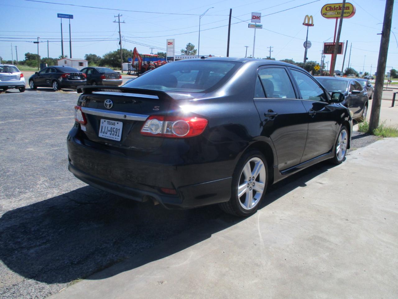 Toyota Corolla 4dr Sdn Auto LE Special Edition (Natl) 2013