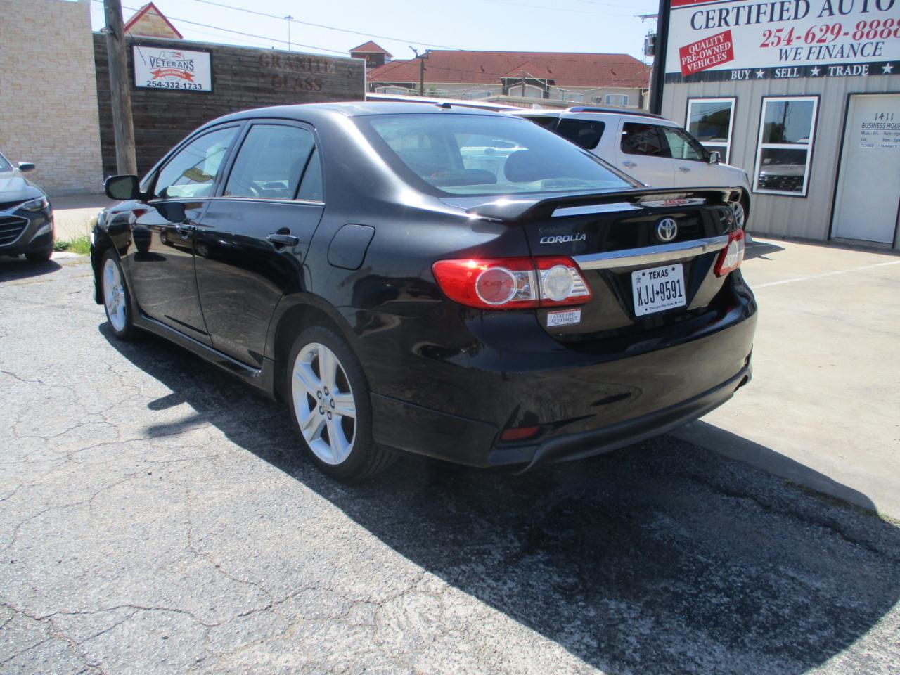 Toyota Corolla 4dr Sdn Auto LE Special Edition (Natl) 2013