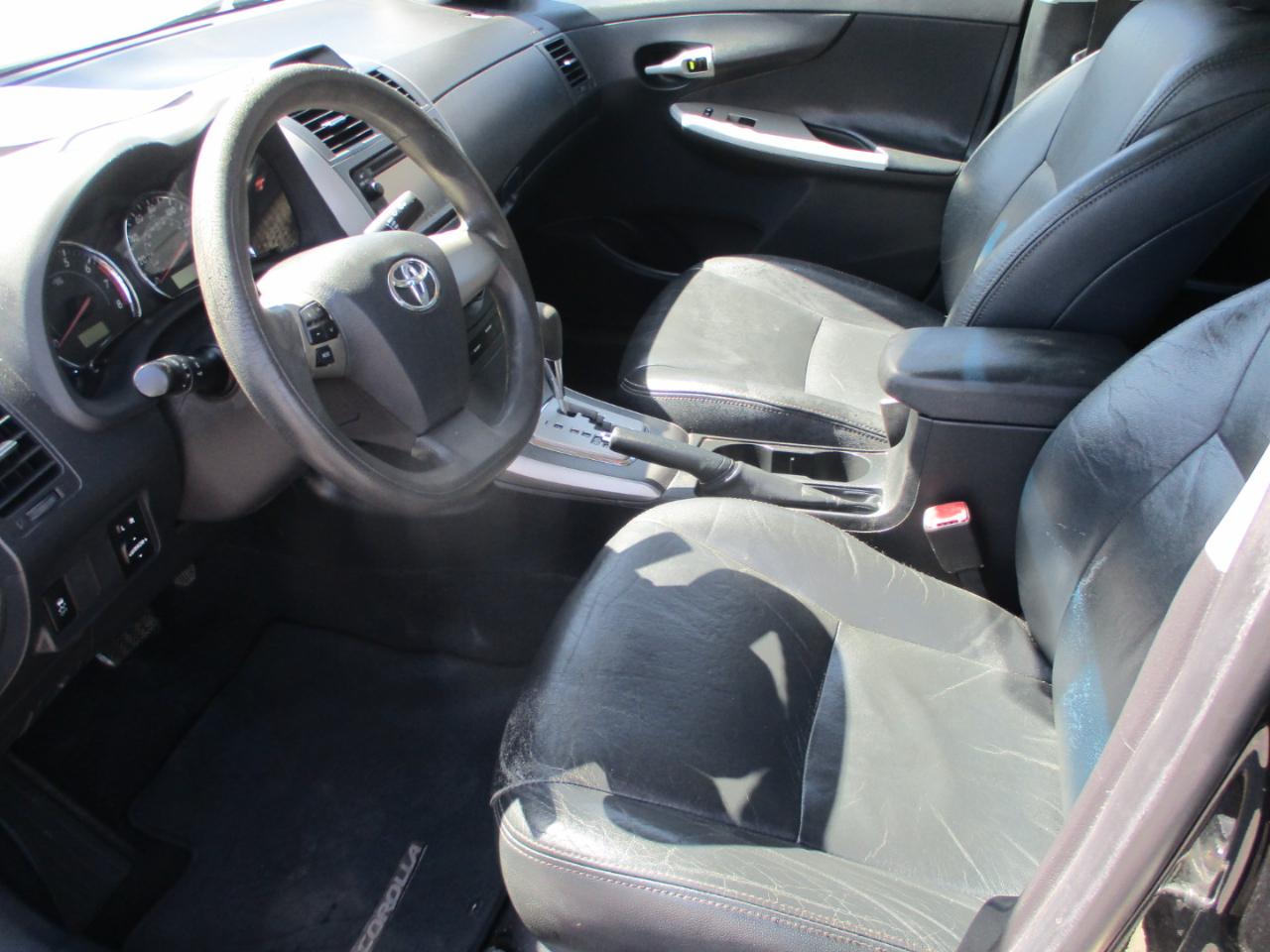 Toyota Corolla 4dr Sdn Auto LE Special Edition (Natl) 2013