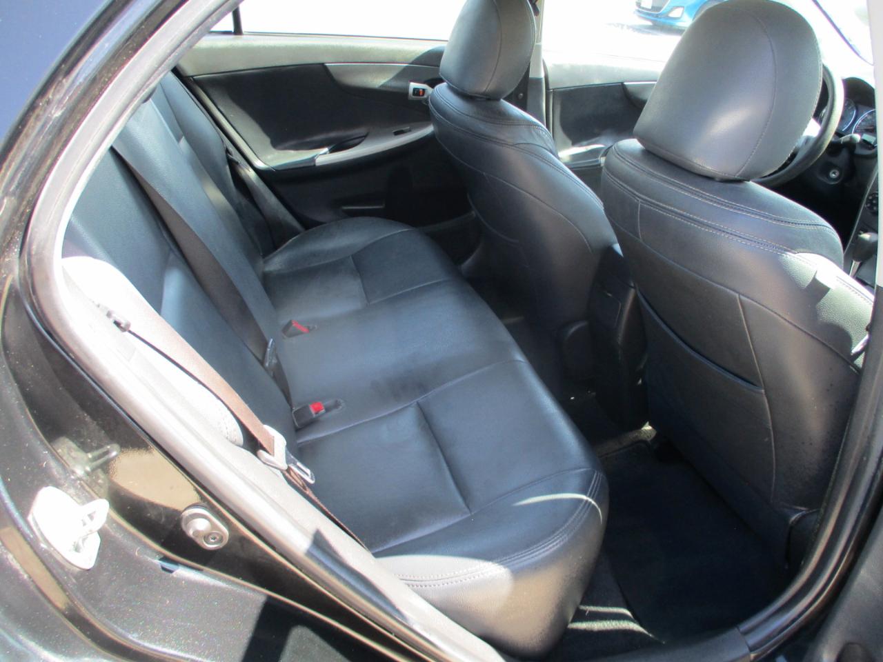 Toyota Corolla 4dr Sdn Auto LE Special Edition (Natl) 2013