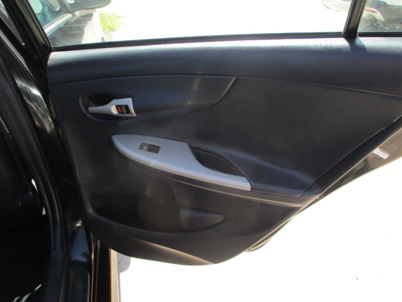 Toyota Corolla 4dr Sdn Auto LE Special Edition (Natl) 2013