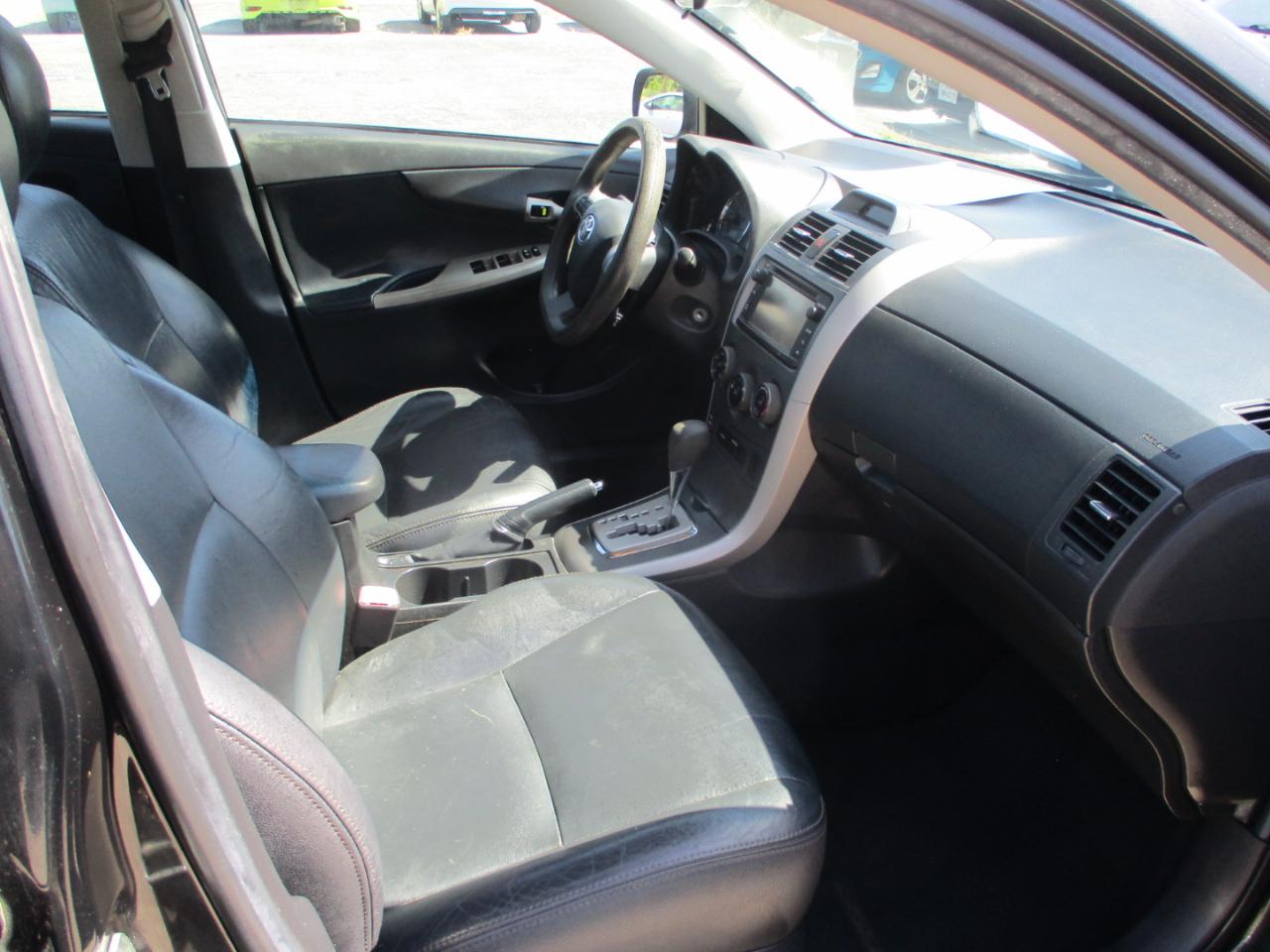 Toyota Corolla 4dr Sdn Auto LE Special Edition (Natl) 2013