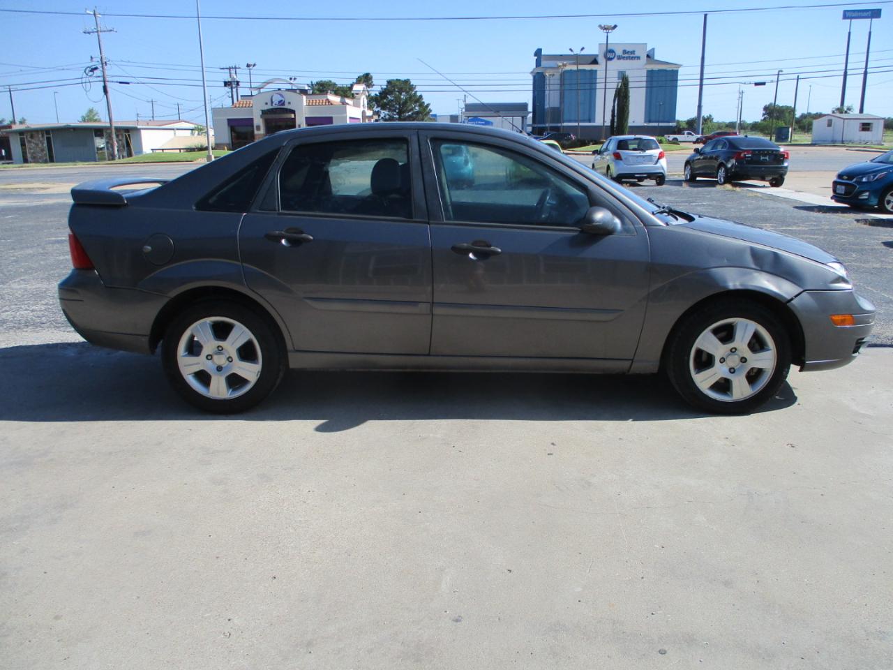 Ford Focus 4dr Sdn ZX4 SES 2006