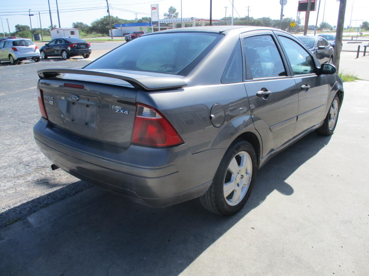 Ford Focus 4dr Sdn ZX4 SES 2006