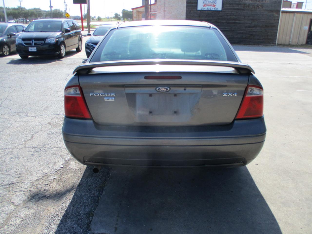 Ford Focus 4dr Sdn ZX4 SES 2006