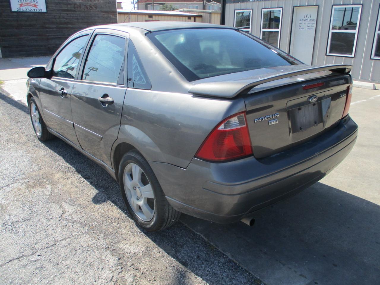 Ford Focus 4dr Sdn ZX4 SES 2006