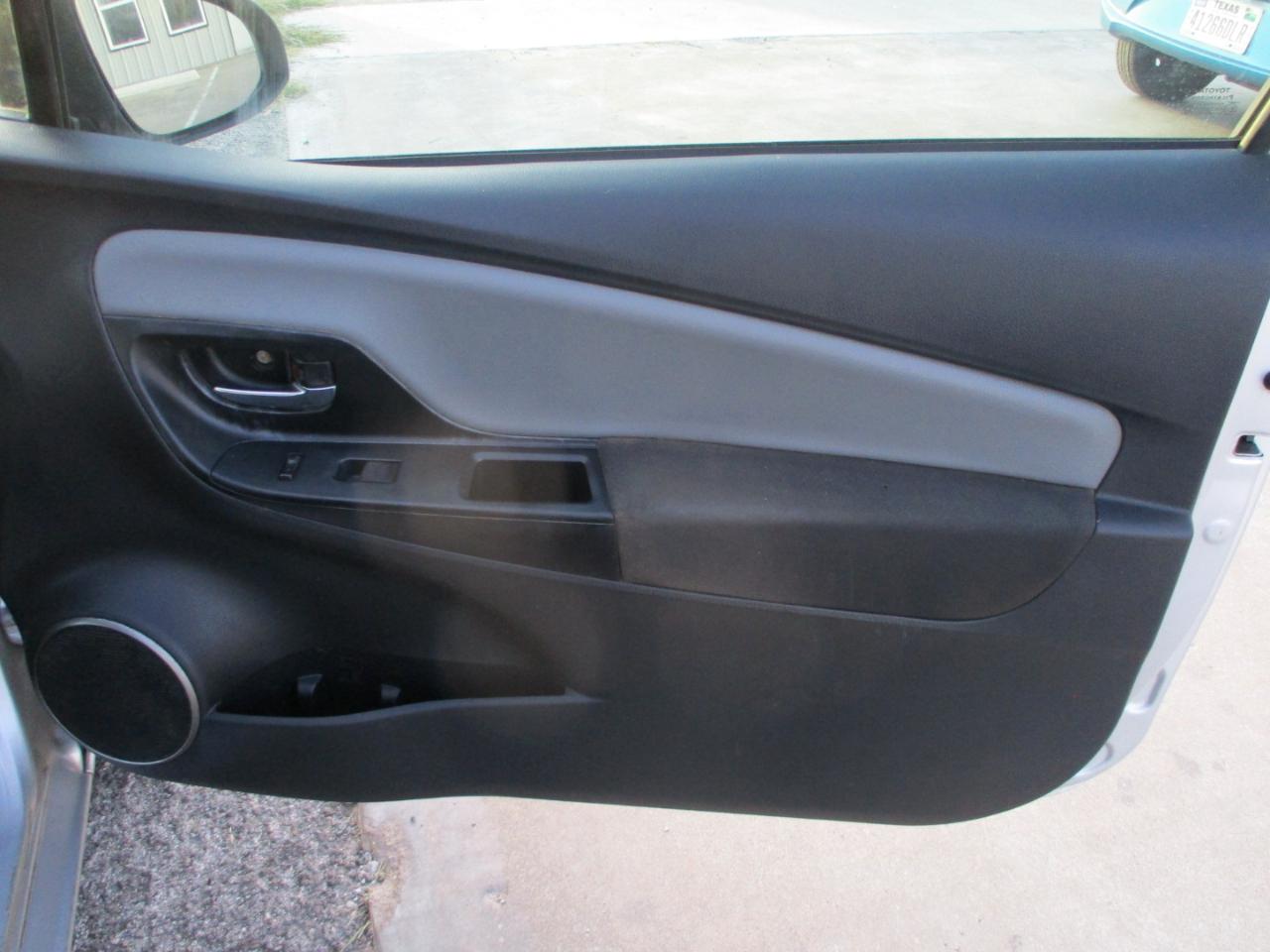 Toyota Yaris 3dr Liftback Auto LE (Natl) 2015