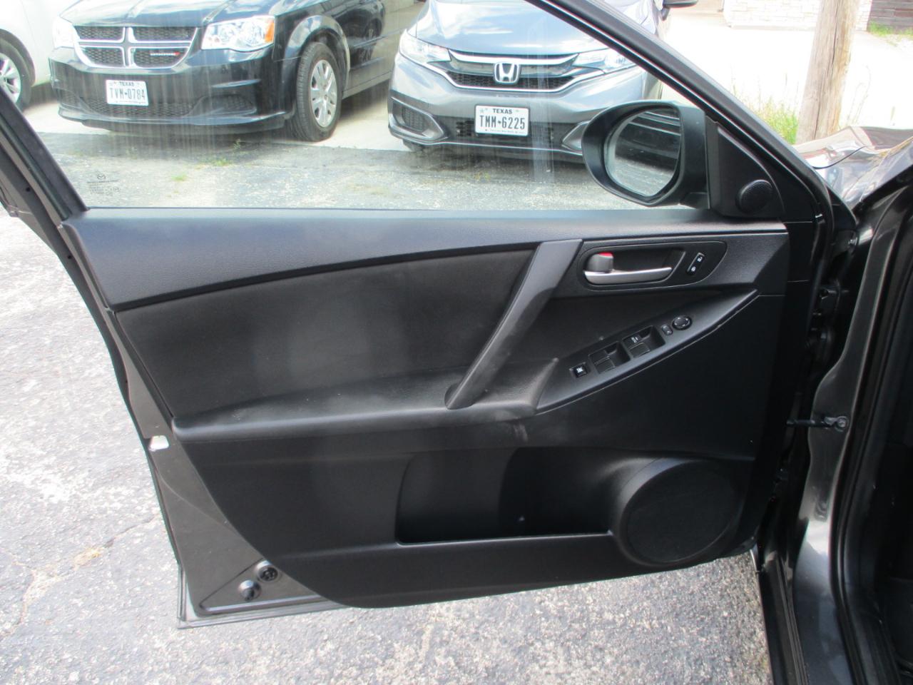 Mazda MAZDA3 4dr Sdn Auto i Touring 2012
