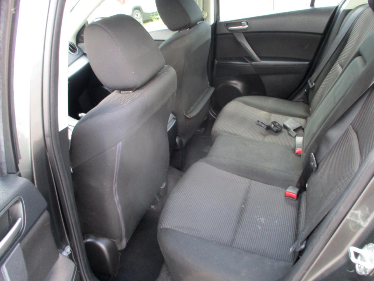 Mazda MAZDA3 4dr Sdn Auto i Touring 2012