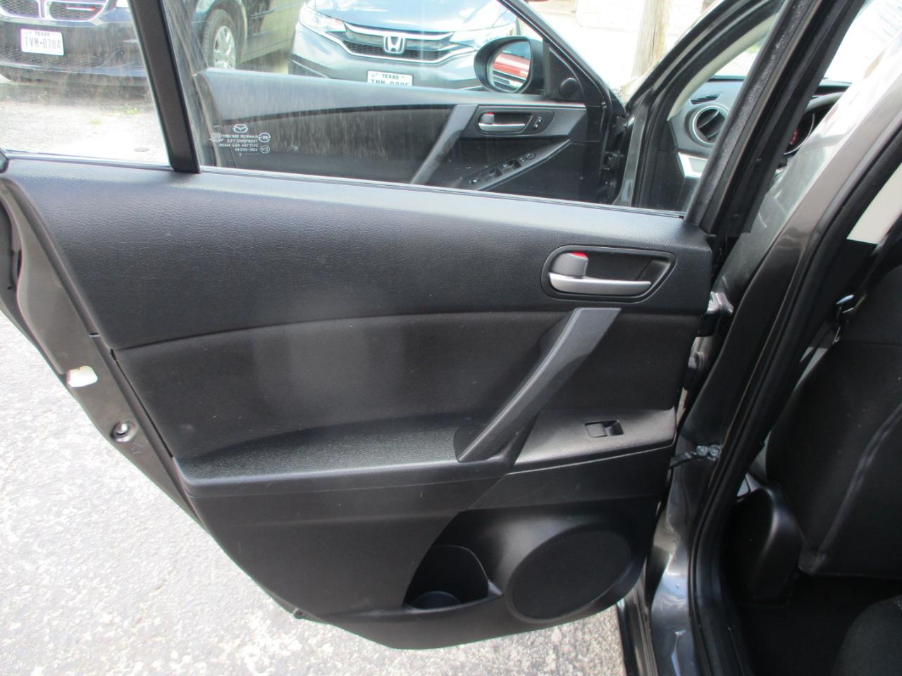 Mazda MAZDA3 4dr Sdn Auto i Touring 2012