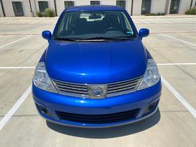 Nissan Versa 5dr HB I4 CVT 1.8 SL 2009
