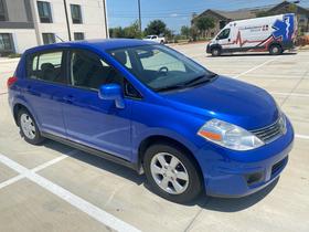 Nissan Versa 5dr HB I4 CVT 1.8 SL 2009