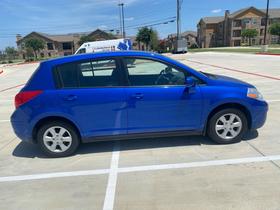 Nissan Versa 5dr HB I4 CVT 1.8 SL 2009