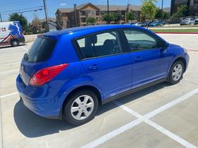 Nissan Versa 5dr HB I4 CVT 1.8 SL 2009
