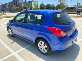 Nissan Versa 5dr HB I4 CVT 1.8 SL 2009