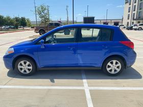 Nissan Versa 5dr HB I4 CVT 1.8 SL 2009