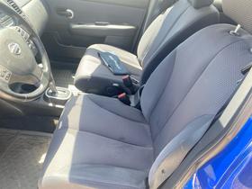 Nissan Versa 5dr HB I4 CVT 1.8 SL 2009