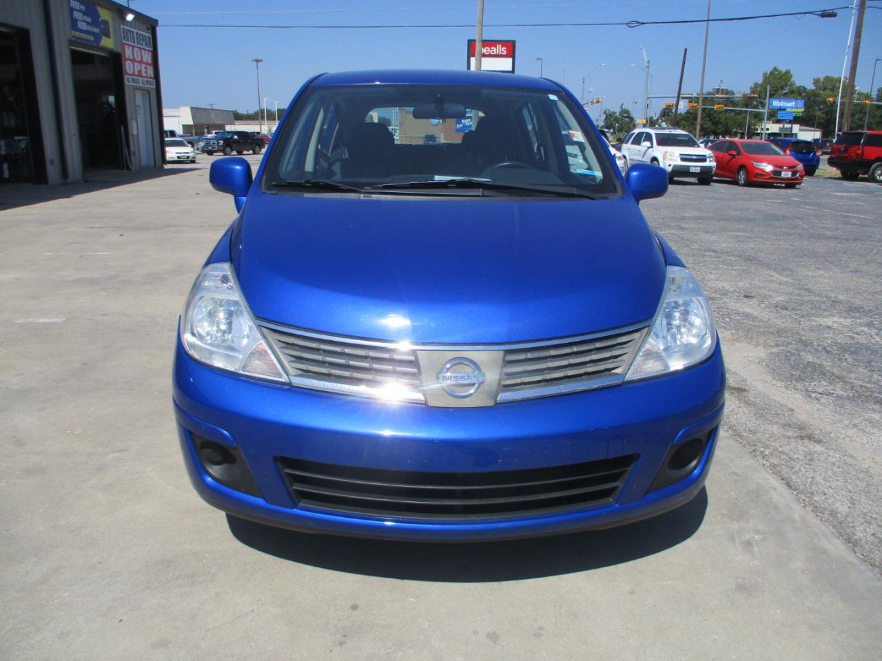 Nissan Versa 5dr HB I4 CVT 1.8 SL 2009