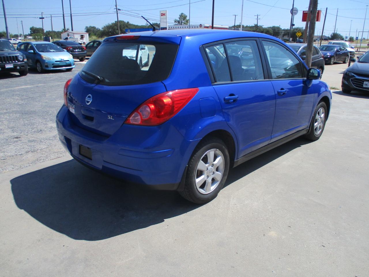 Nissan Versa 5dr HB I4 CVT 1.8 SL 2009