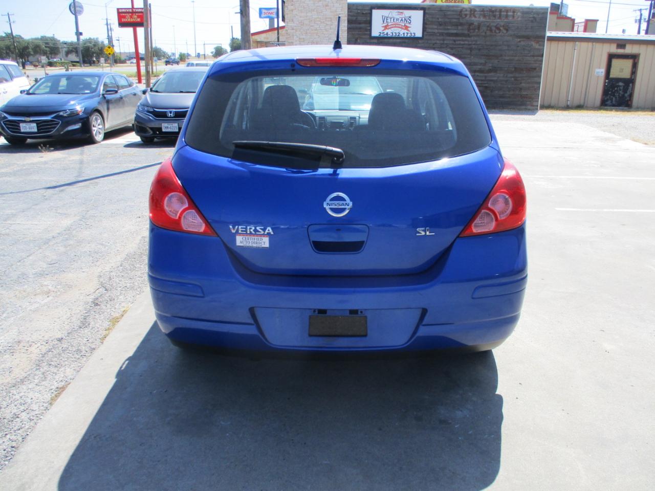 Nissan Versa 5dr HB I4 CVT 1.8 SL 2009