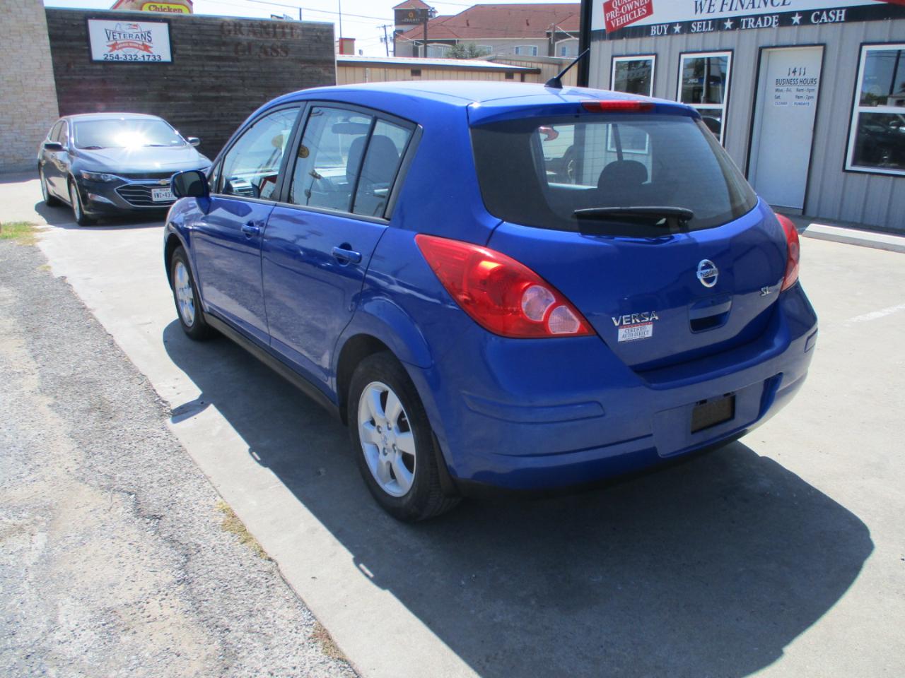 Nissan Versa 5dr HB I4 CVT 1.8 SL 2009