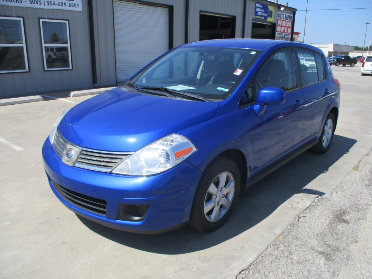 Nissan Versa 5dr HB I4 CVT 1.8 SL 2009