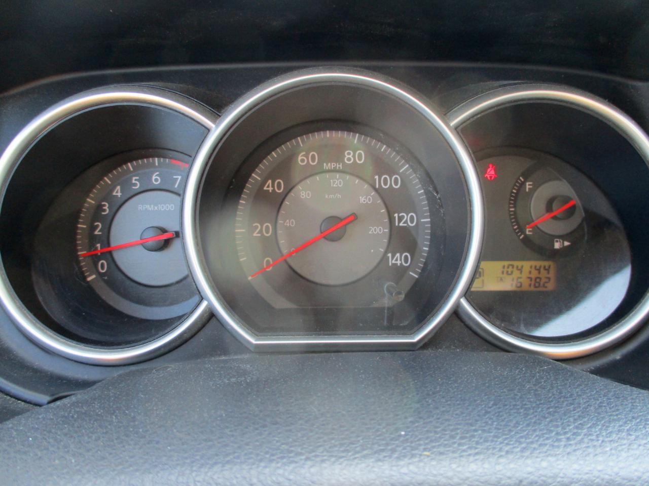 Nissan Versa 5dr HB I4 CVT 1.8 SL 2009