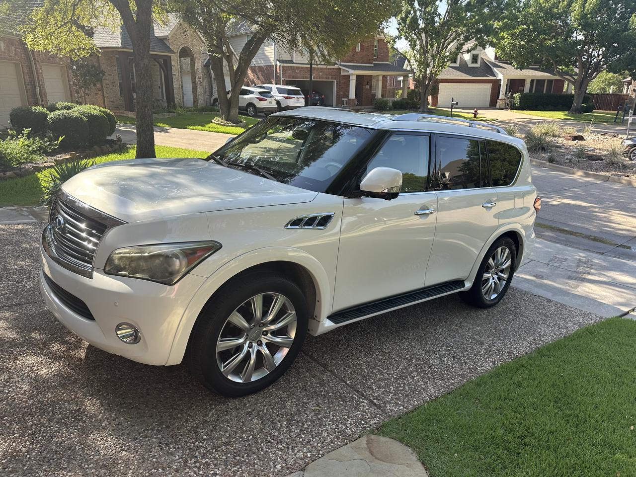Infiniti QX56 4WD 4dr 7-passenger 2012