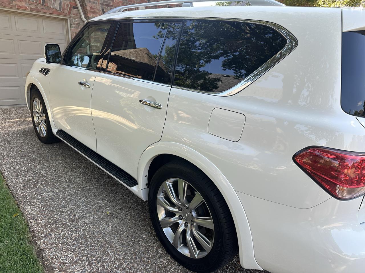 Infiniti QX56 4WD 4dr 7-passenger 2012